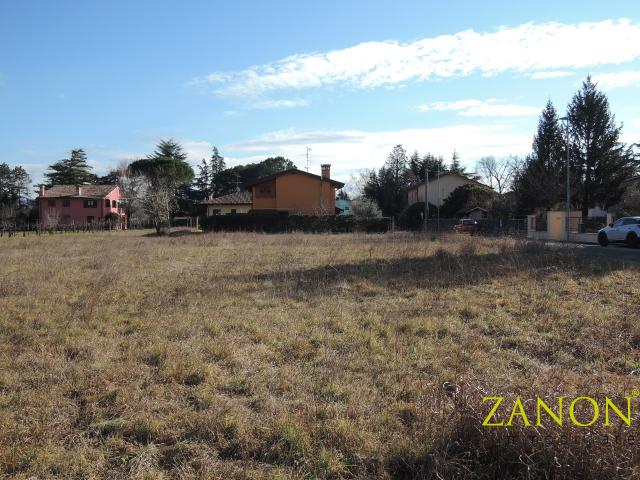Terreno in vendita a Lucinico / Ločnik / Luzinìs, Gorizia