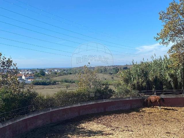 Terreno venda em Área Residencial de Capuchos, Funchalinho, Casas Velhas, Pilotos, Vila Nova de Caparica, Casalinho, Almada