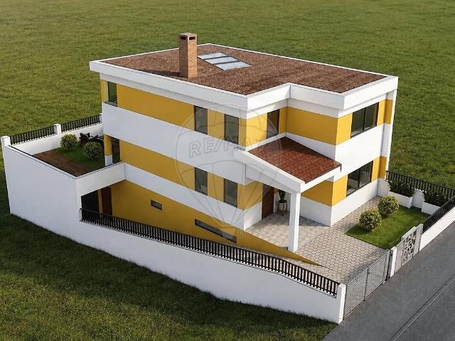 Terreno venda em Mina de Água, Amadora