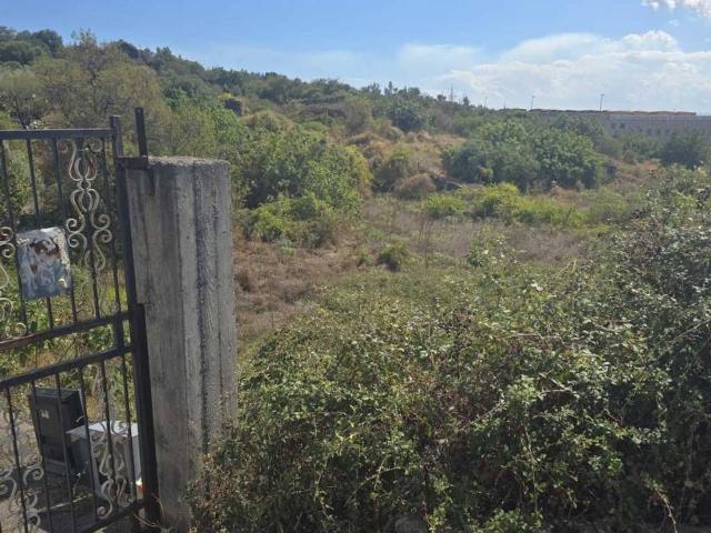 Terreno in vendita a Belpasso, Sicilia