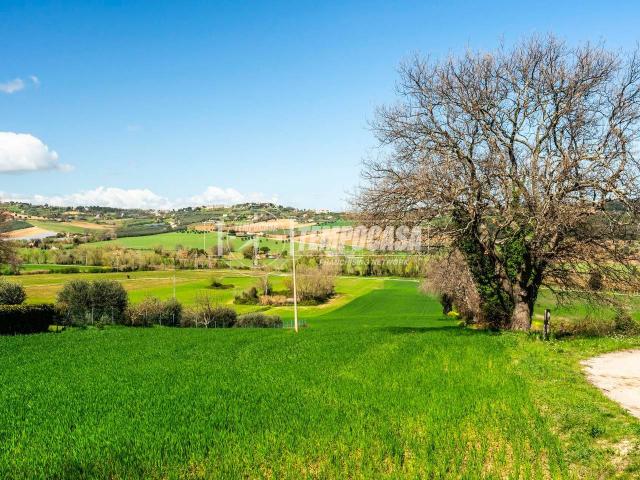 Terreno in vendita a Contrada Foce Asola, Marche