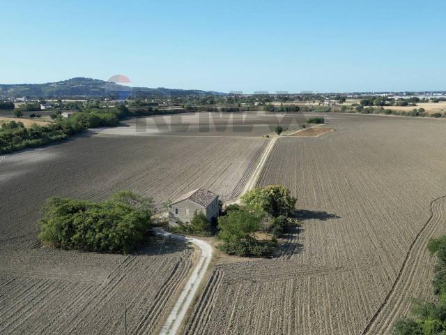 Terreno in vendita a Cuccurano, Fano