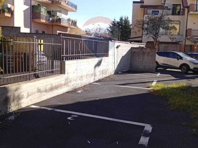 Terreno in vendita a Gravina Di Catania, Sicilia