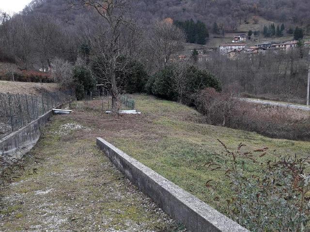 Terreno in vendita a Lasnigo, Lombardia