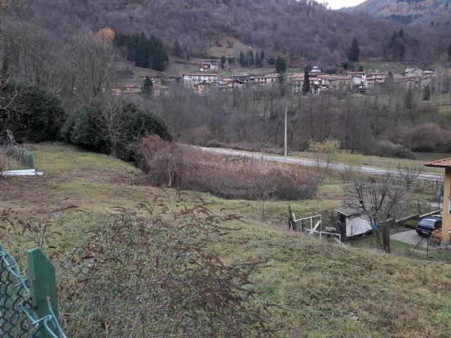 Terreno in vendita a Lasnigo, Lombardia