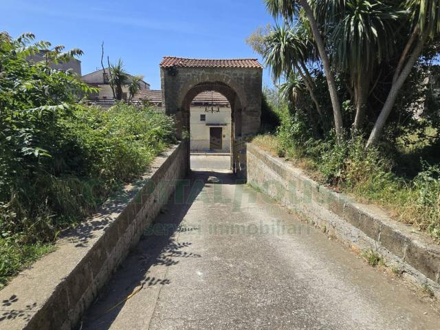 Terreno in vendita a Maddaloni, Campania