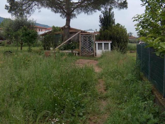 Terreno in vendita a Marina Di Massa, Toscana