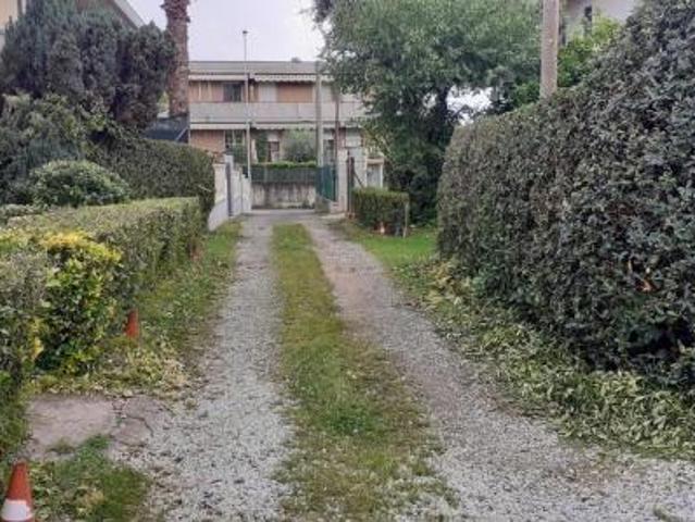 Terreno in vendita a Marina di Massa, Marina Di Massa
