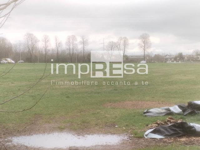 Terreno in vendita a Padernello, Paese