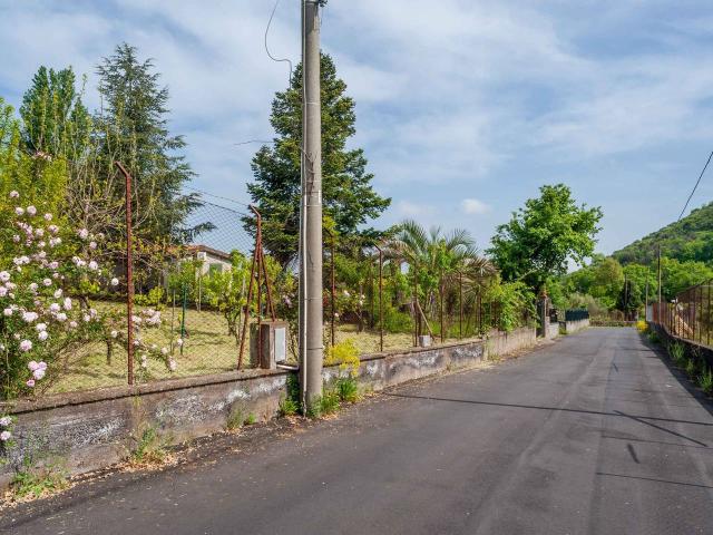 Terreno in vendita a Pedara, Sicilia