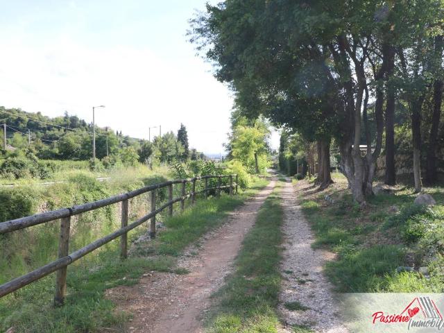 Terreno in vendita a Quinzano, Brenzone