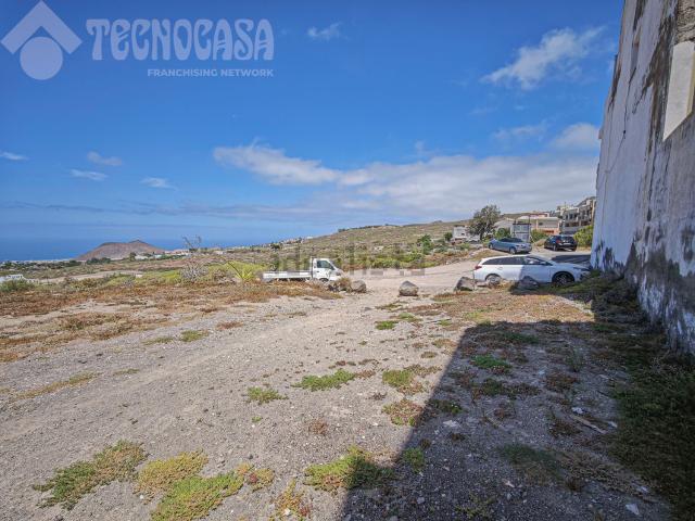 Terreno en venta en La Camella, Arona