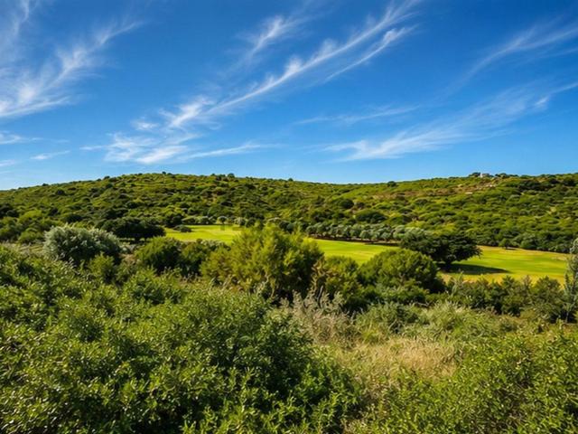 Terreno en venta en La Perla de Bahía, Costa del Sol Occidental