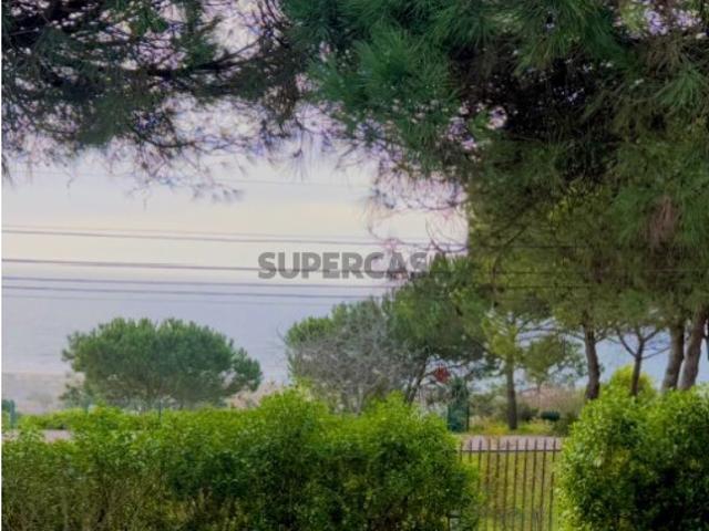 Terreno venda em Capuchos, Almada