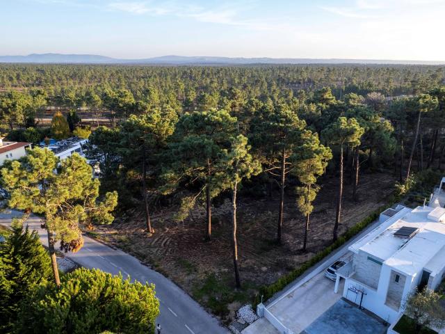 Terreno venda em Herdade da Aroeira, Almada