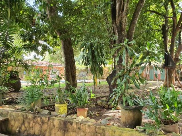 Terreno con Casa en Carrasquilla RM3C2: 2,825 m² de Terreno, Sobre Calle