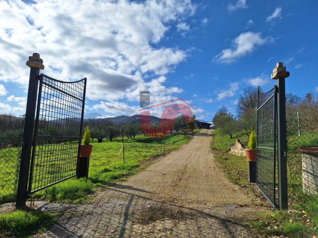 Terreno in vendita a Ceppaloni, Campania