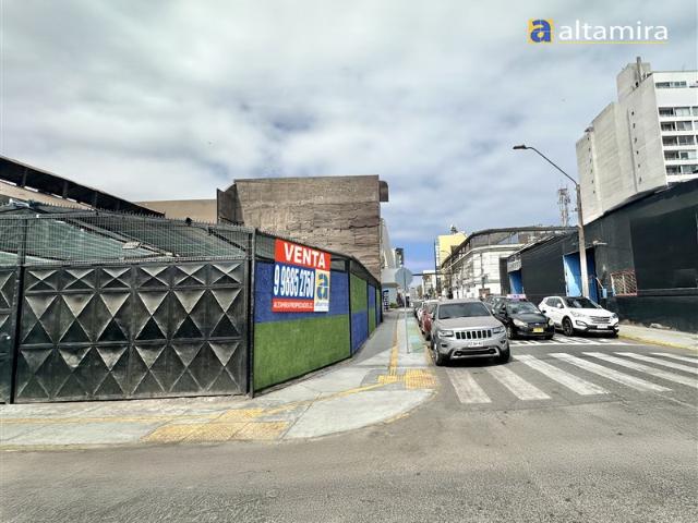 Terreno Construccion en Venta en Terreno Central esquina Vivar con Bolivar