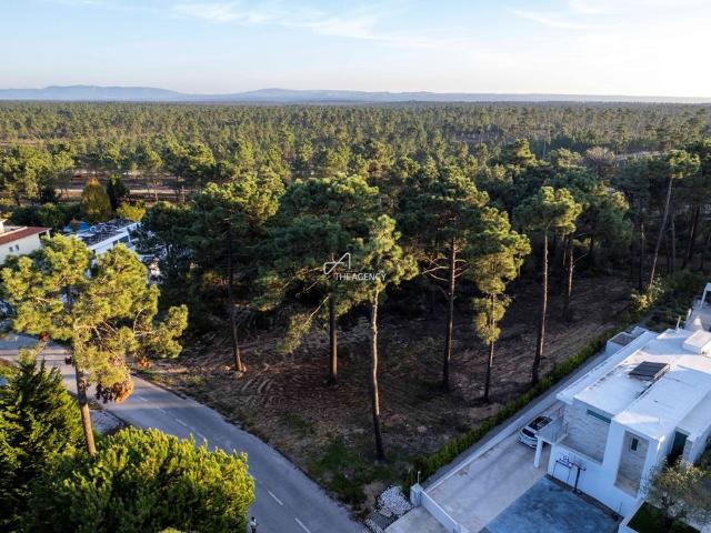 Terreno venda em Herdade da Aroeira, Almada