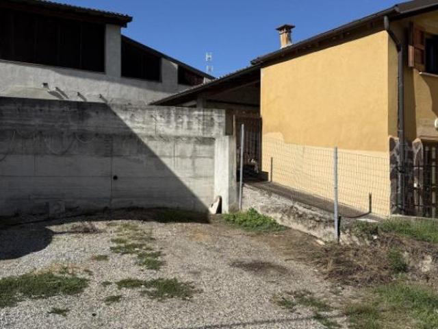Terreno in vendita a Montescano, Lombardia