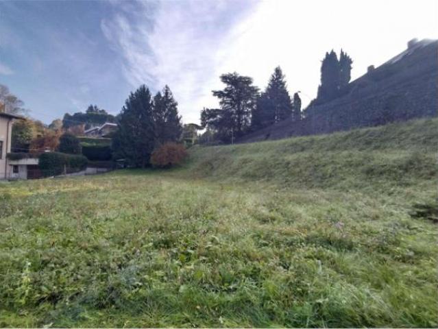 Terreno in vendita a Oggiono, Lombardia
