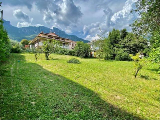 Terreno in vendita a Valmadrera, Lombardia