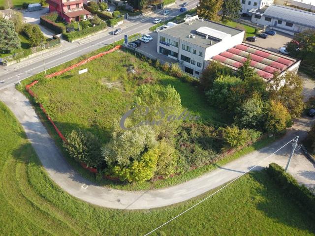 Terreno in vendita a Vertemate Con Minoprio, Lombardia