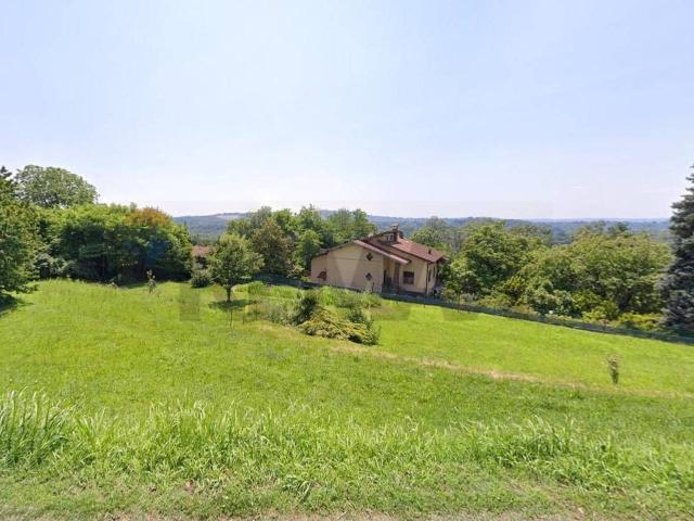 Terreno in vendita a Bregano, Lombardia