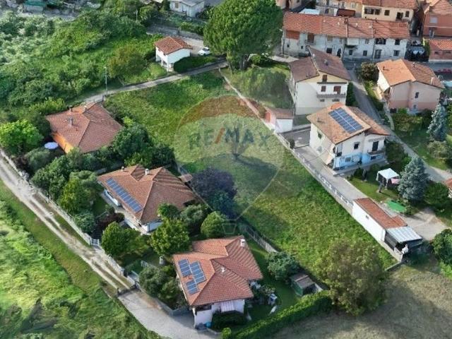 Terreno in vendita a Bregano, Lombardia