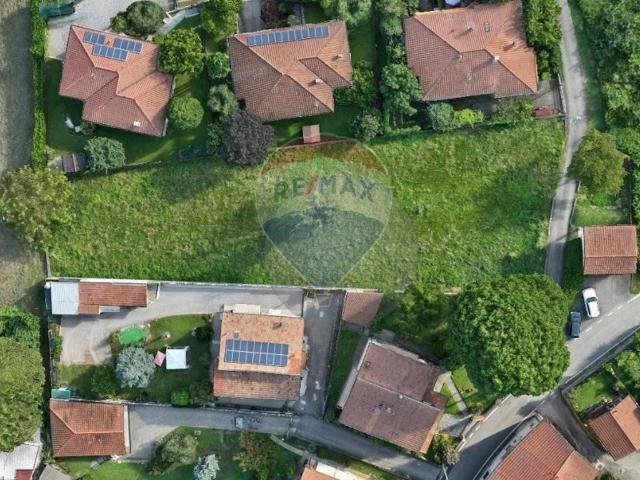 Terreno in vendita a Bregano, Lombardia