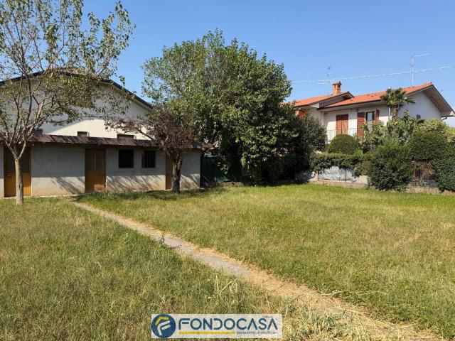 Terreno in vendita a Calcinate, Lombardia
