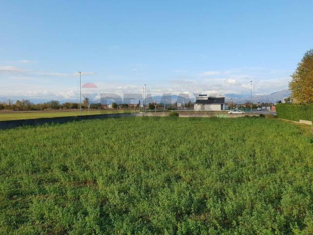 Terreno in vendita a Calcinate, Lombardia