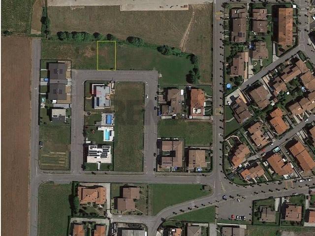 Terreno in vendita a Calcinate, Lombardia
