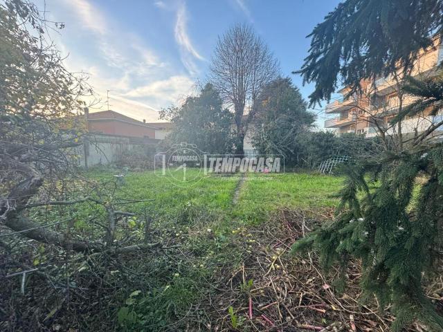 Terreno in vendita a Carate Brianza, Lombardia
