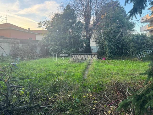 Terreno in vendita a Carate Brianza, Lombardia