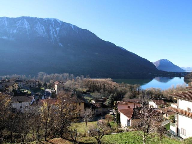 Terreno in vendita a Carlazzo, Lombardia