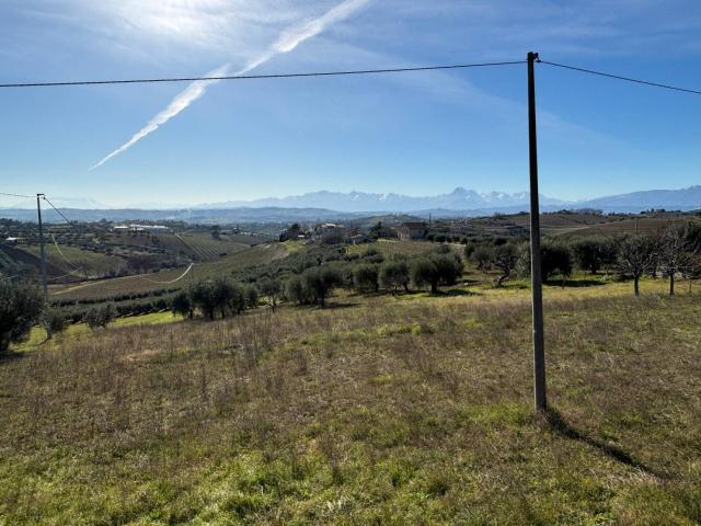 Terreno in vendita a Unione dei Comuni della Val Vibrata, Controguerra
