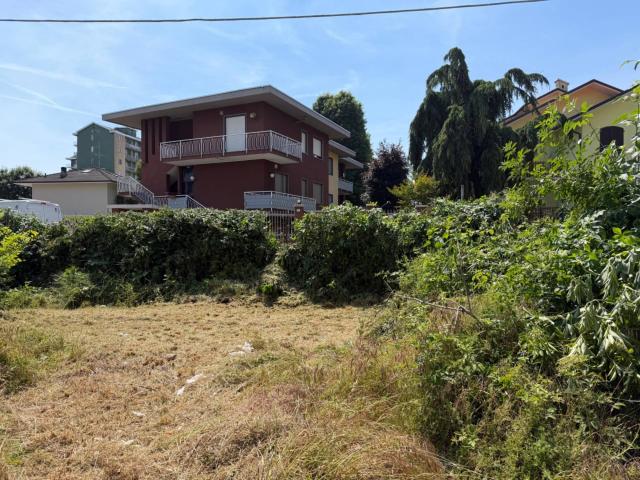 Terreno in vendita a Cornaredo, Lombardia