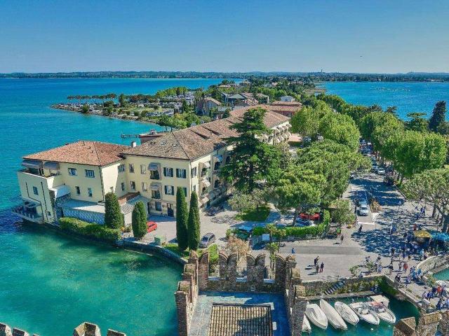 Terreno in vendita a Desenzano Del Garda, Lombardia