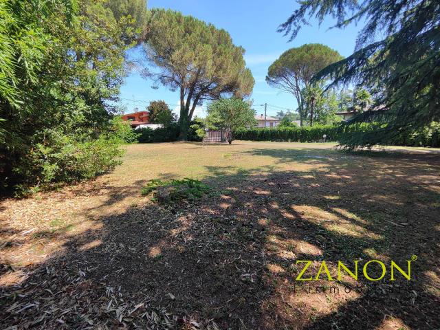 Terreno in vendita a Lucinico / Ločnik / Luzinìs, Gorizia