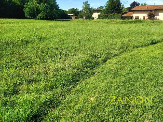 Terreno in vendita a Lucinico / Ločnik / Luzinìs, Gorizia