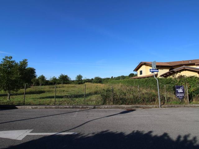 Terreno in vendita a Lucinico / Ločnik / Luzinìs, Gorizia
