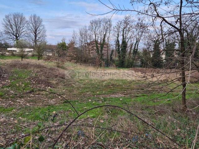 Terreno in vendita a Limbiate, Lombardia