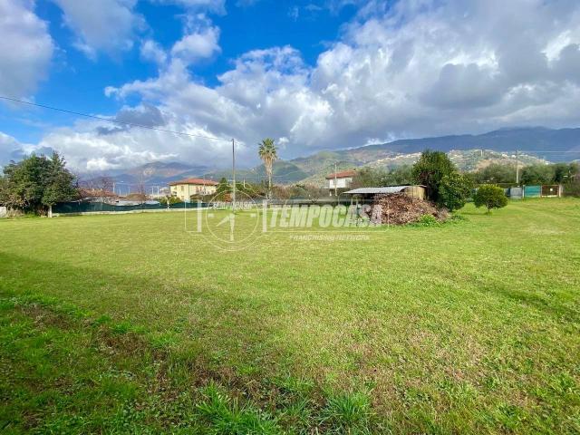 Terreno in vendita a Cervaiolo, Montignoso