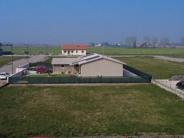 Terreno in vendita a Roncoferraro, Lombardia