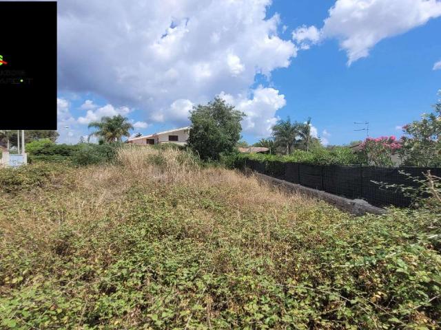 Terreno in vendita a Fontane Bianche, Siracusa