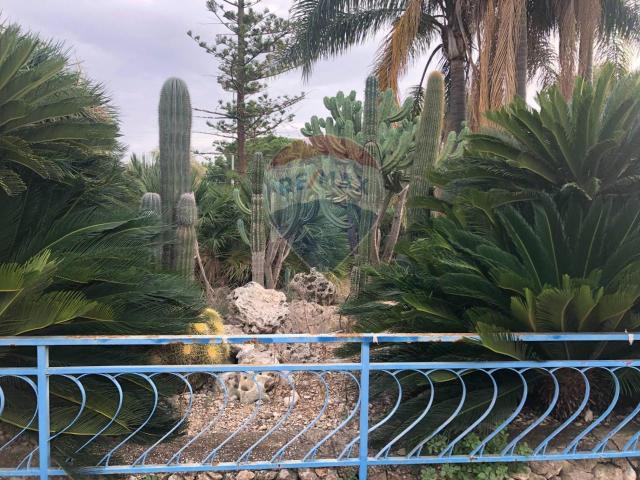 Terreno in vendita a Fontane Bianche, Siracusa