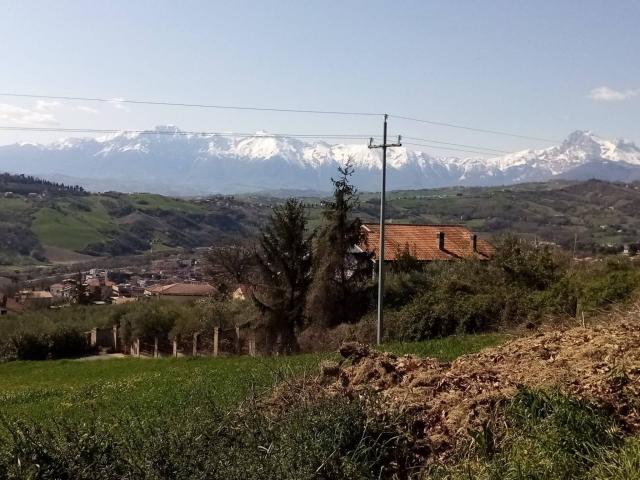 Terreno in vendita a Colleatterrato alto, Teramo