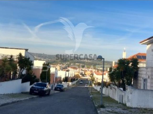 Terreno venda em Pinheiro de Loures, Santiago Dos Velhos