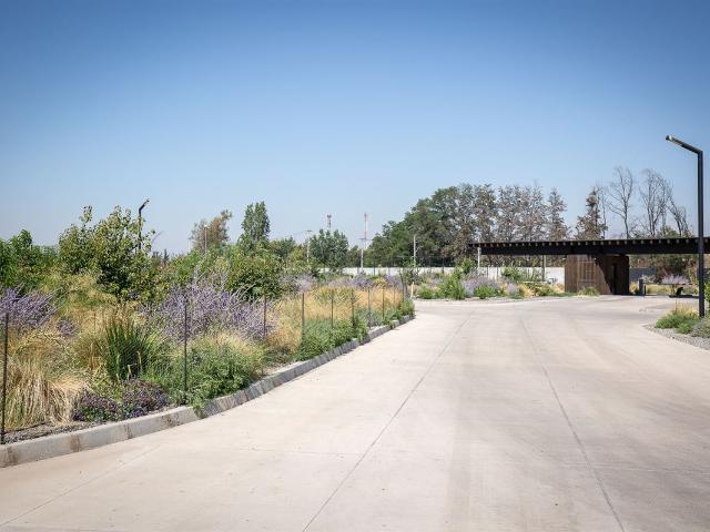 Terreno en venta en Algarrobal, Metropolitana